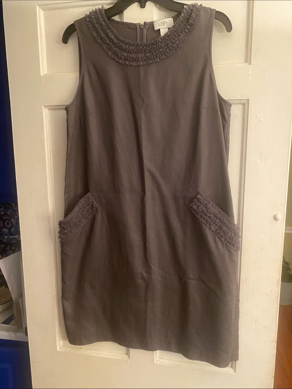 Ann Taylor LOFT Gray Sleeveless Ruffle-Trim Shift Dress Size 12